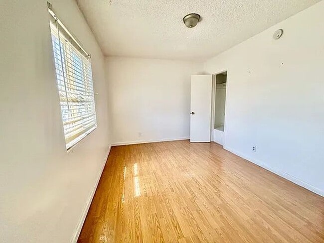 Building Photo - 844 Encanto Terrace
