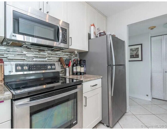 Foto del edificio - 600 NE 36th St