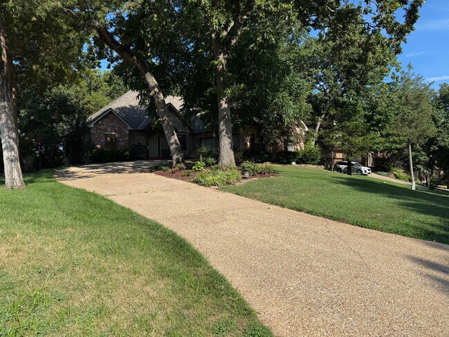Foto del edificio - 166 Country Bluff Dr
