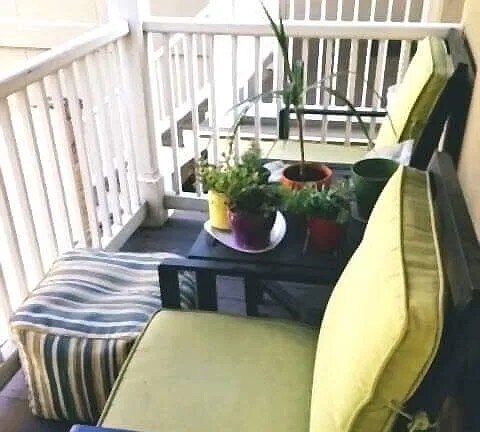 porche - 318 W Wayne St