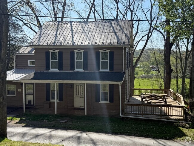 Building Photo - 16 Snyder Hill Rd