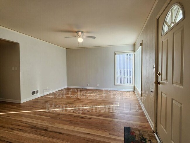 Foto del edificio - 8625 NE Thompson St