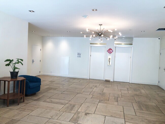 Lobby - 101 California Ave