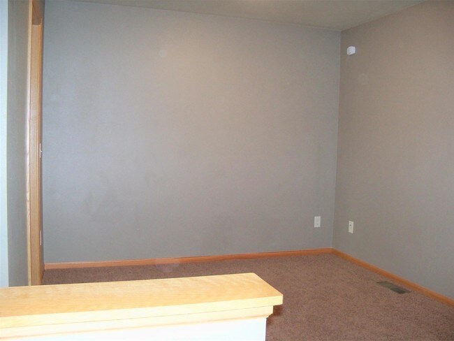 Building Photo - 564 Killarney St