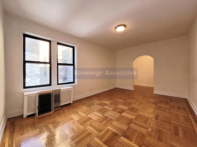 Building Photo - 213 Bennett Avenue
