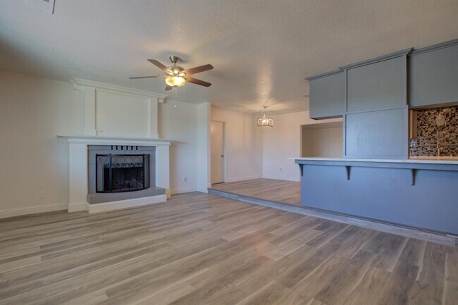 Foto del edificio - Single-story home on a corner lot