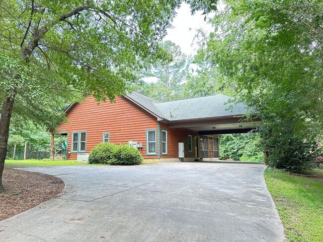 Foto del edificio - Charming 2 Bed, 2 Bath Custom Ranch on 5 P...