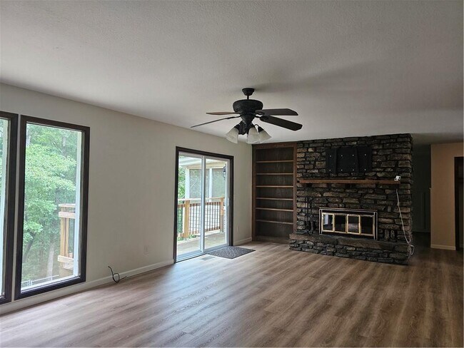 Building Photo - 22 Donington Ln