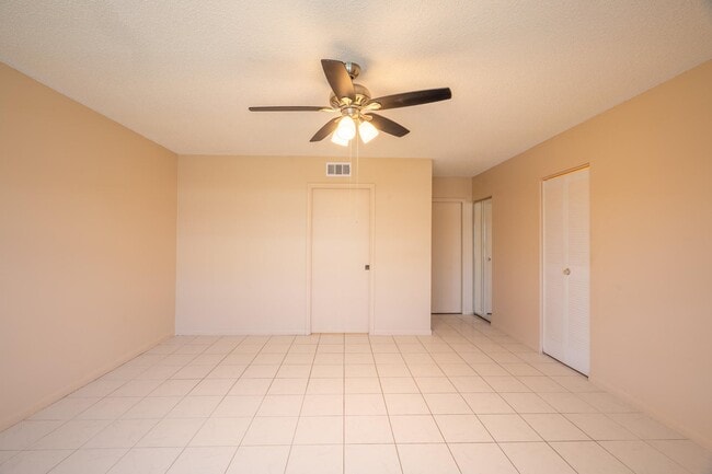 Foto del edificio - 14579 Canalview Dr