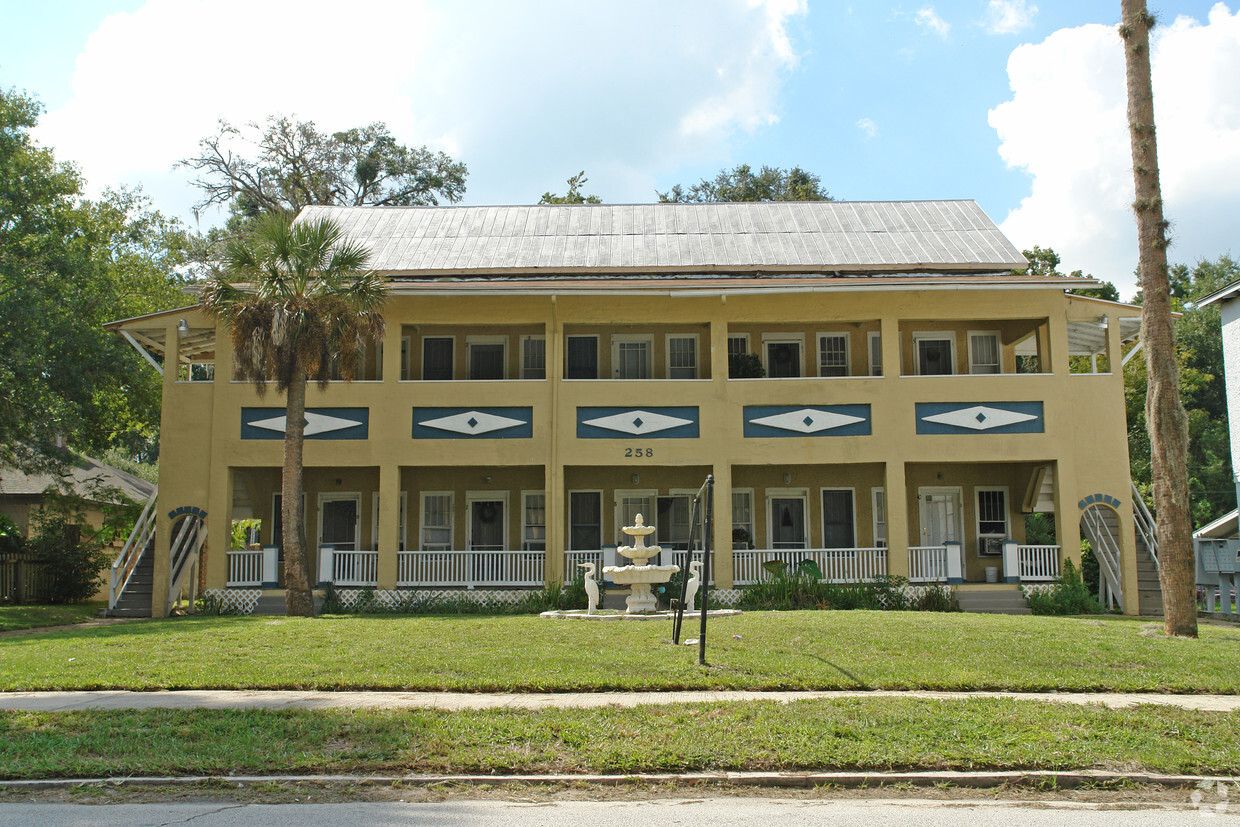 Primary Photo - East Graves Avenue Apartments