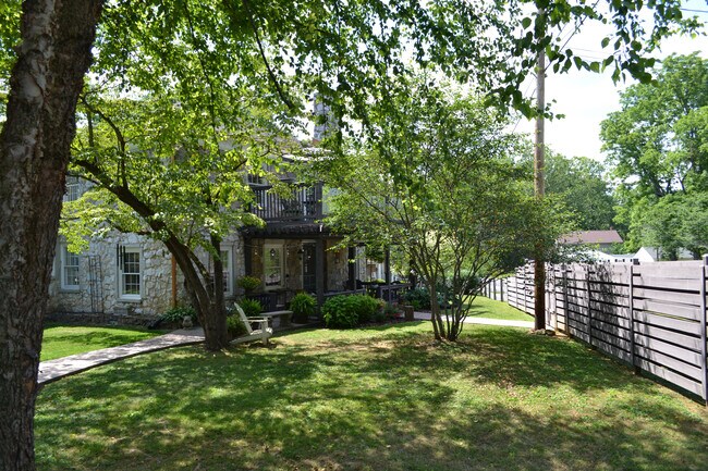 Building Photo - 289 Shenandoah Dr