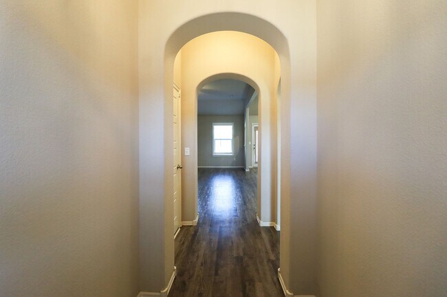 Foto del edificio - Large 4 Bed | 2 Bath | Bixby | Available Now!