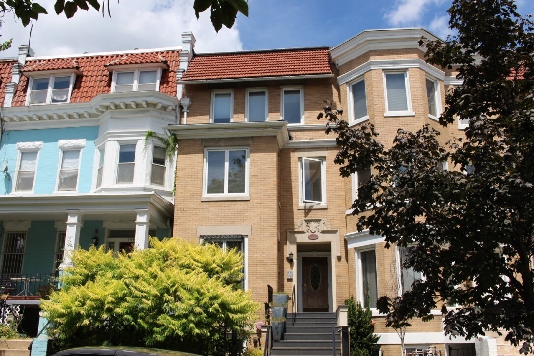 Foto principal - 1441 Clifton St NW