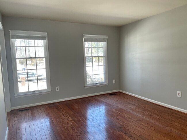 Building Photo - 908 Broad Oaks Dr