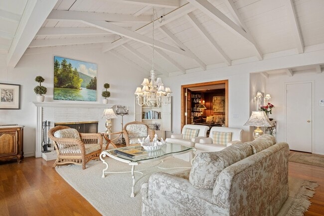 Building Photo - 1539 Shoreline Dr