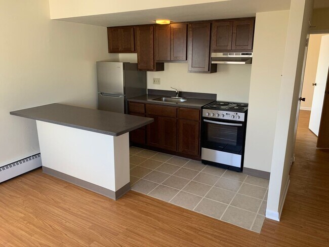 Interior Photo - 415 Wisconsin