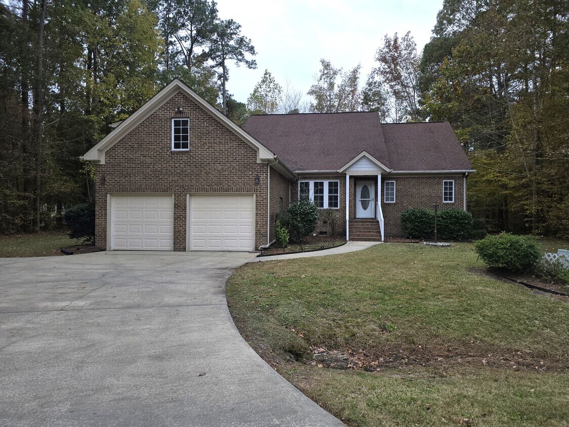 Foto principal - Located in the Gated Community of Albemarle Plantation