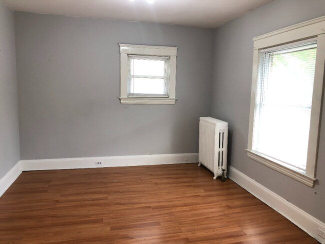 Building Photo - 4219 Sackett Ave