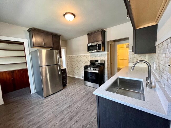 Kitchen - 2477-2479 N Dousman St