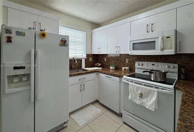 Foto del edificio - 2365 W 74th St