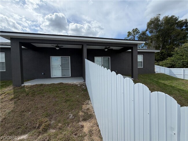 Foto del edificio - 721 Ivan Ave S