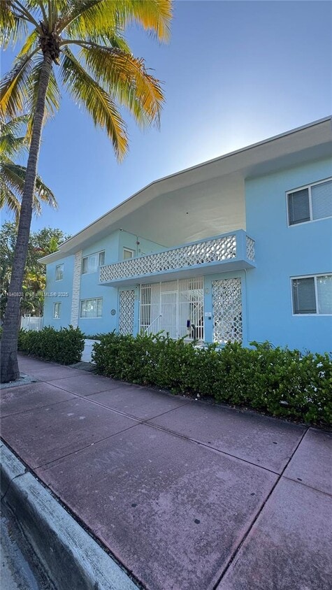 Primary Photo - 401 Collins Ave