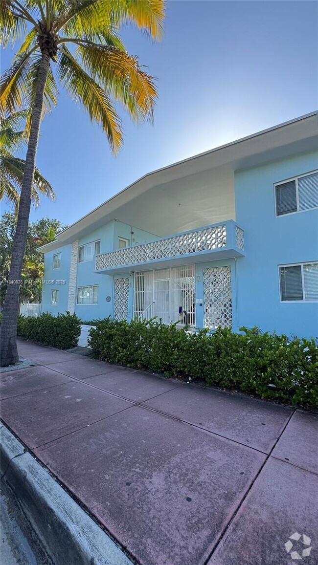 Building Photo - 401 Collins Ave