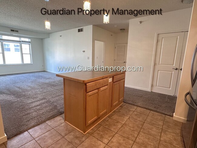 Foto del edificio - South East Minneapolis Condo, Garage, Dishwasher, 2nd Floor