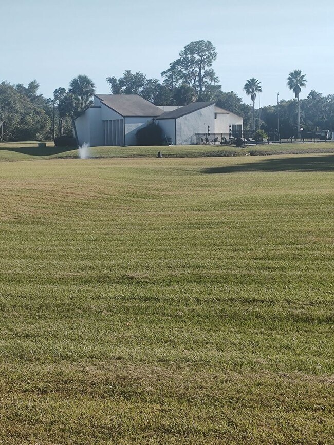 Foto del edificio - 12201 Sandalwood Dr