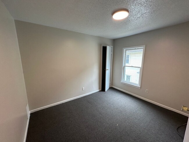 Building Photo - 1016 E Stockbridge Ave