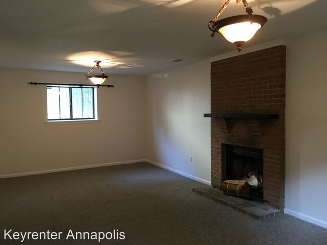 Family room with fireplace - 1385 Stonecreek Rd