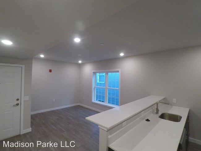 Building Photo - 133 S 46th St