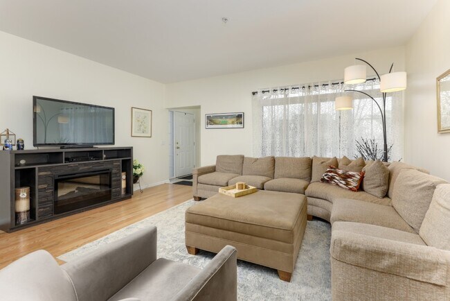 Foto del edificio - 241 W Oakbrook Dr