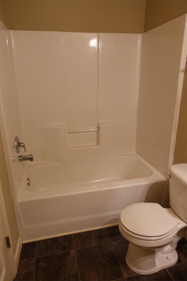 Foto del edificio - 166 McConnell Rd