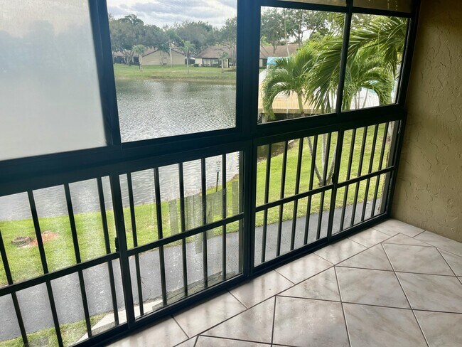 Foto del edificio - 536 Shady Pine Way