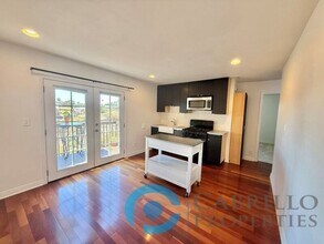 Building Photo - 3964 Manzanita Dr