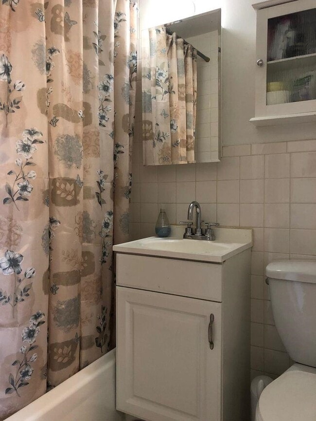 Building Photo - 411 Adams St