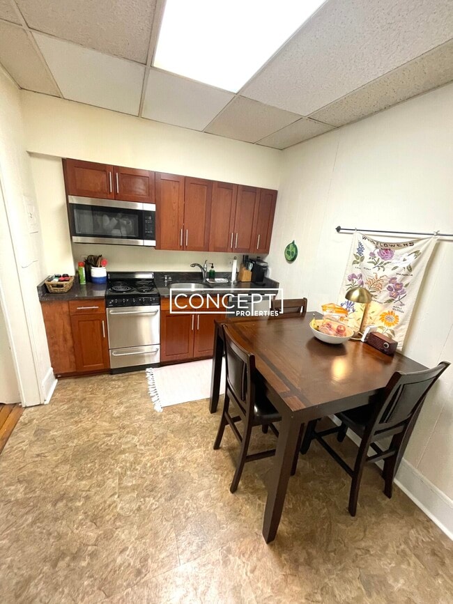 Building Photo - 17 Aberdeen St