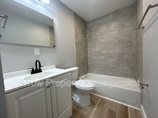 Building Photo - 1010 N 16th St