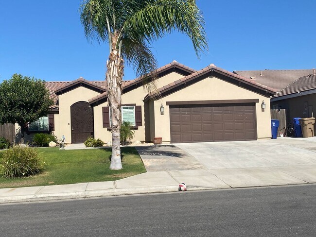 Foto del edificio - Gorgeous 5 BD 3 BA home available for rent...
