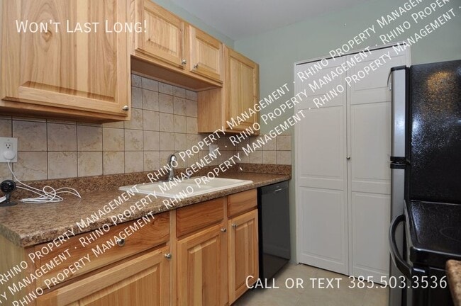 Building Photo - 3 Bedroom/3.5 Bathroom Townhouse In Midvale
