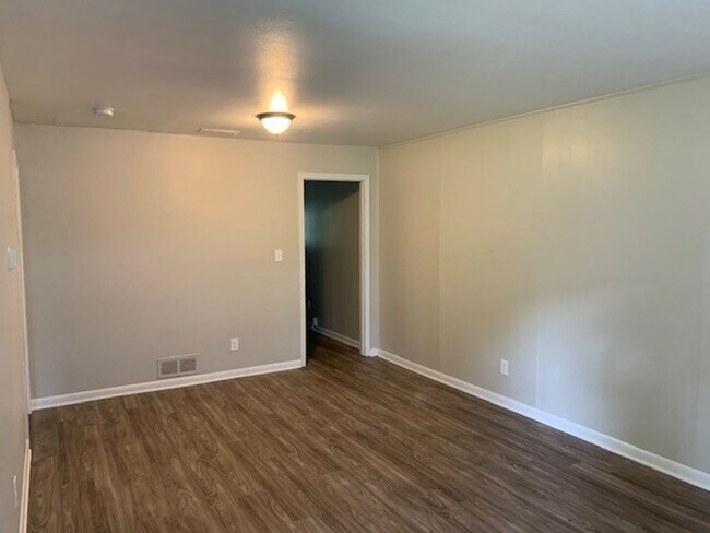 Foto del edificio - 1073-1075 Wisteria Dr SW