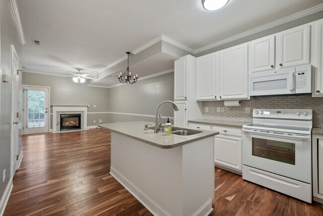 Building Photo - 403 Whitmore Ln