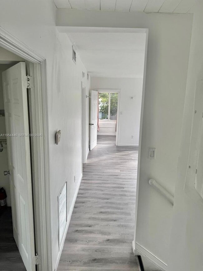 Building Photo - 555 NE 70th St