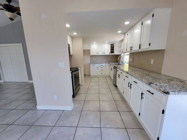 Foto del edificio - Spacious Kennewick Home | 3 Bedrooms, 2 Ba...