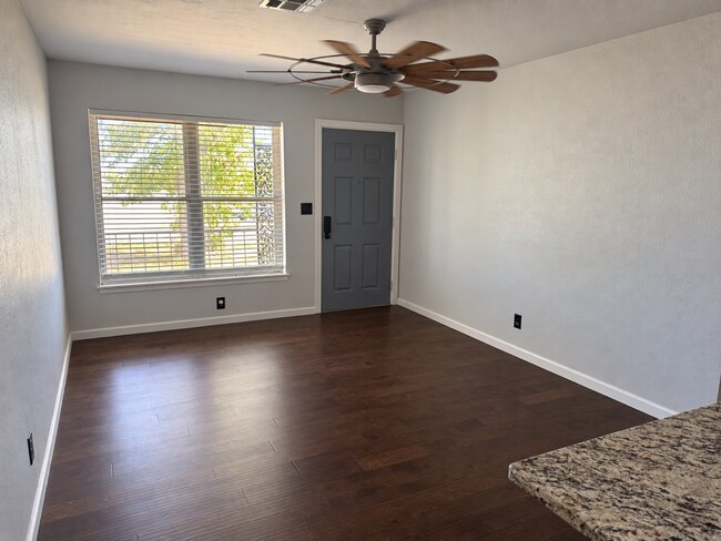 Foto del edificio - 4332 SE 37th St
