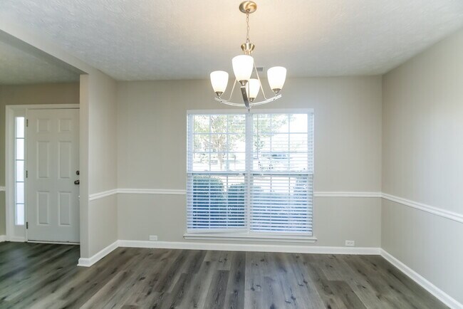 Foto del edificio - 8202 Camp Hill Ct