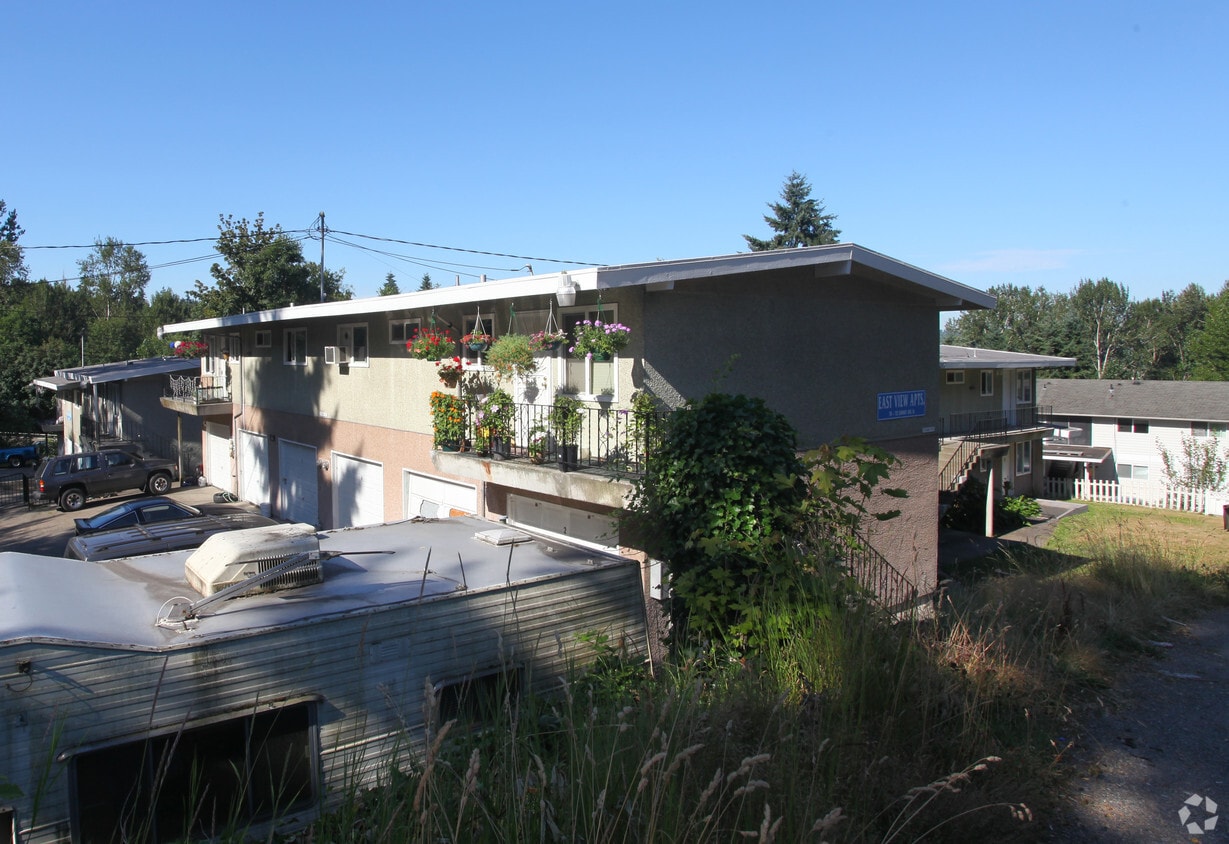 Building Photo - East View Apartments