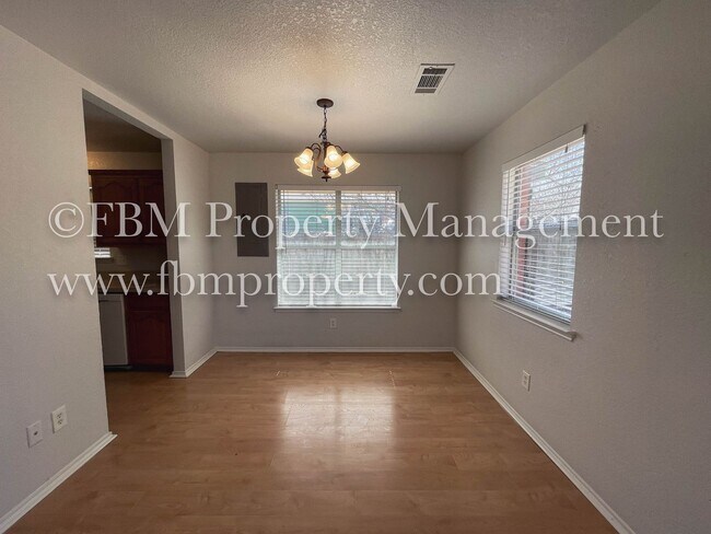 Foto del edificio - 420 N. 3rd St.- Beautiful 3 Bedroom, 2 Bat...