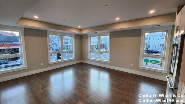 Building Photo - 608 E Broadway